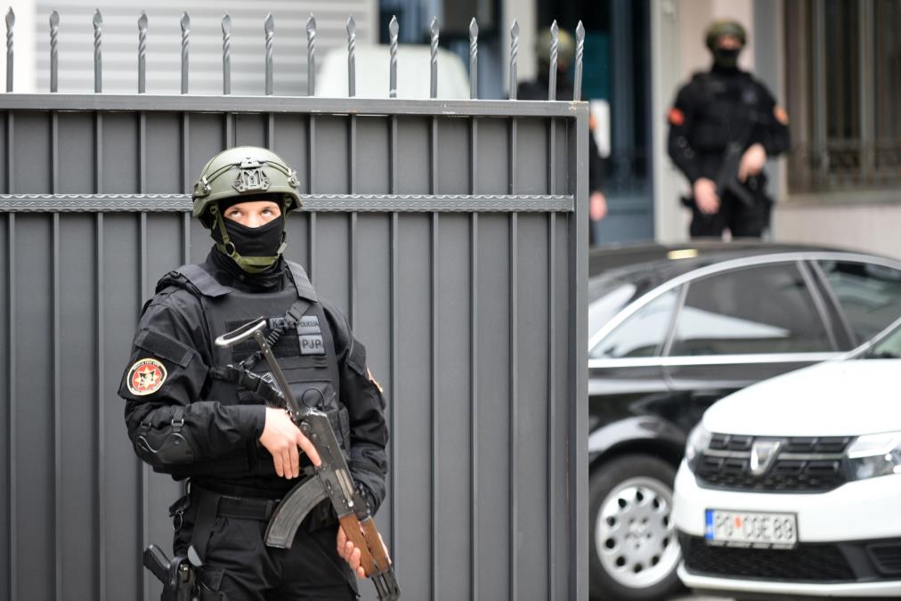 KAVČANIN PRE 6 GODINA LIKVIDIRAN PRED RODITELJIMA! Član opasnog klana bio na meti bombaša 3 puta, a za njegovu glavu plaćeno 100.000 evra!