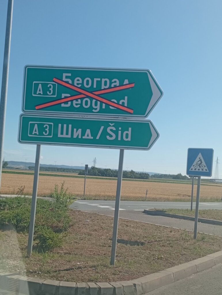 GUŽVE KOD NAPLATNE STANICE U SREMSKOJ MITROVICI: Vozači i dalje pokušavaju ka Beogradu uprkos zatvorenoj petlji