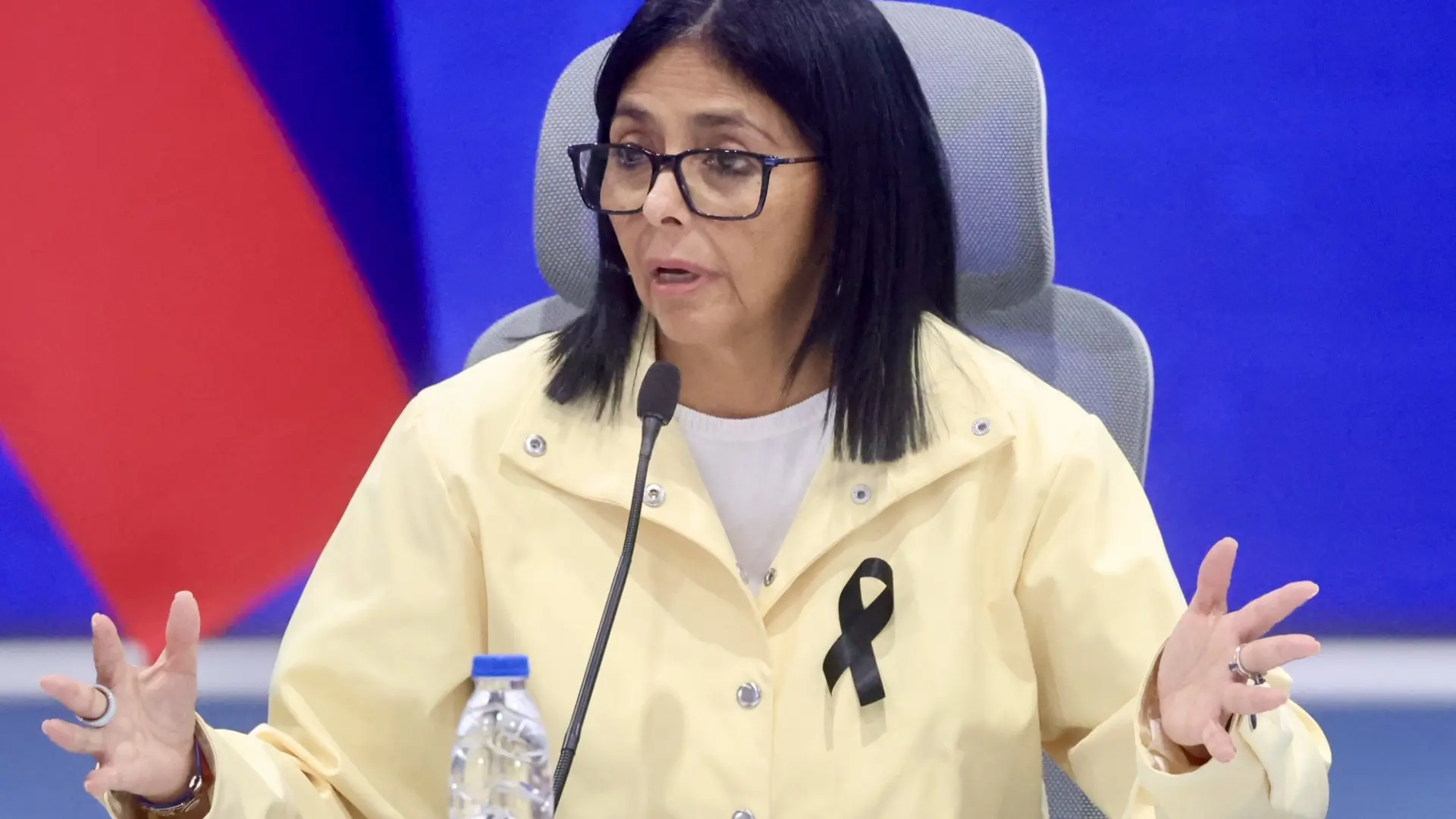  Delcy Rodríguez pide a Carlos III desbloquear el oro venezolano retenido en Londres para atender la emergencia por los terremotos 
