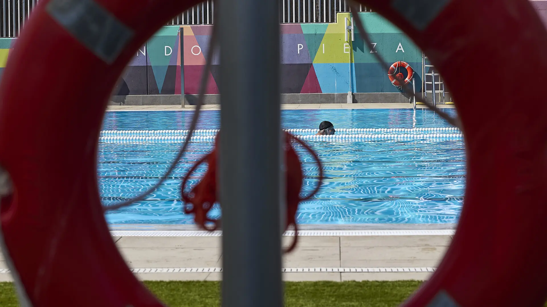  Las denuncias por impedir pagar en efectivo en piscinas municipales se disparan 