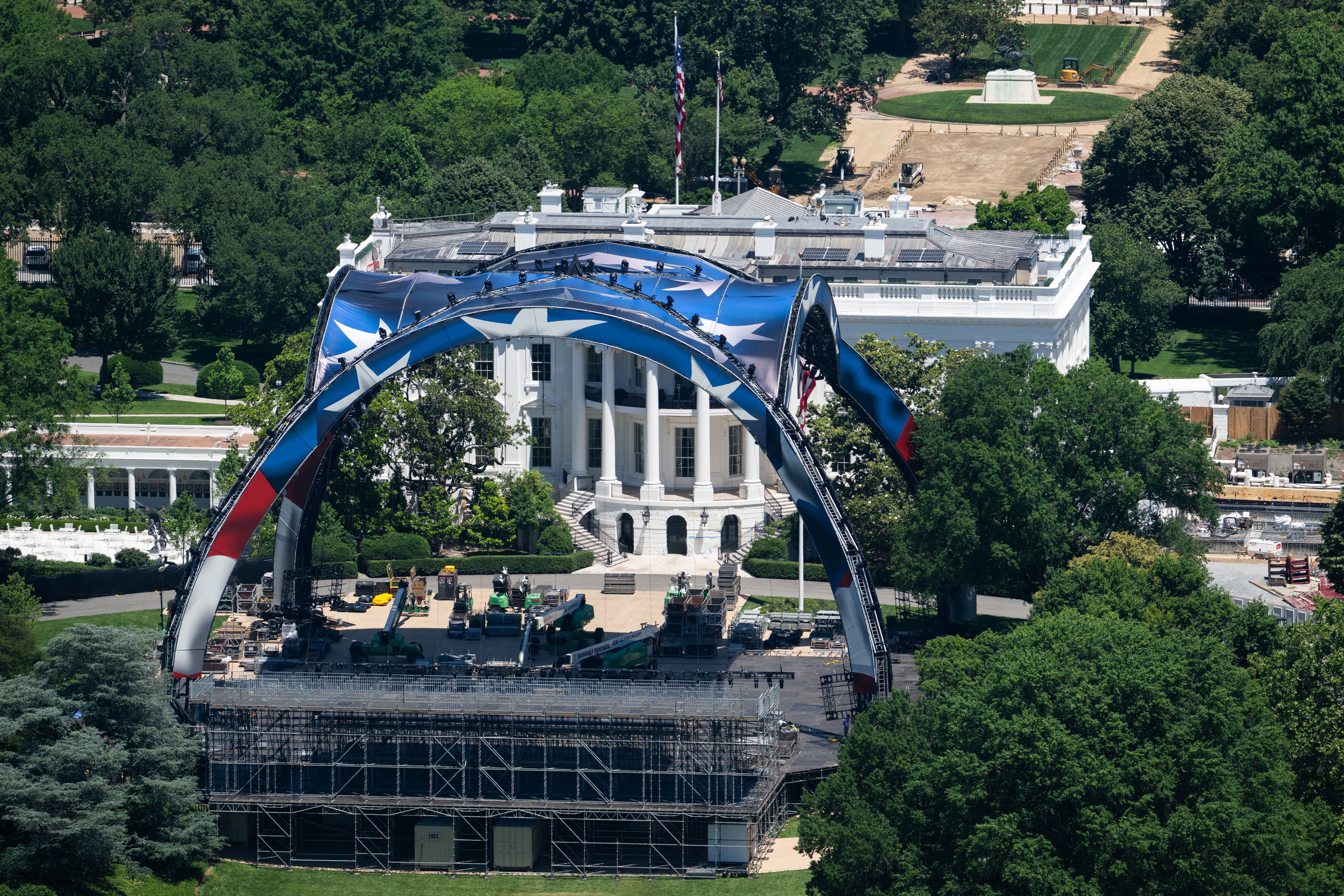 IN PHOTOS | See the White House's UFC arena