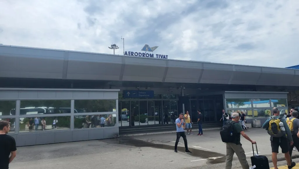 Aerodromi Crne Gore obaveštavaju putnike: Svi koji imaju let u petak, da dođu ranije na podgorički i tivatski aerodrom