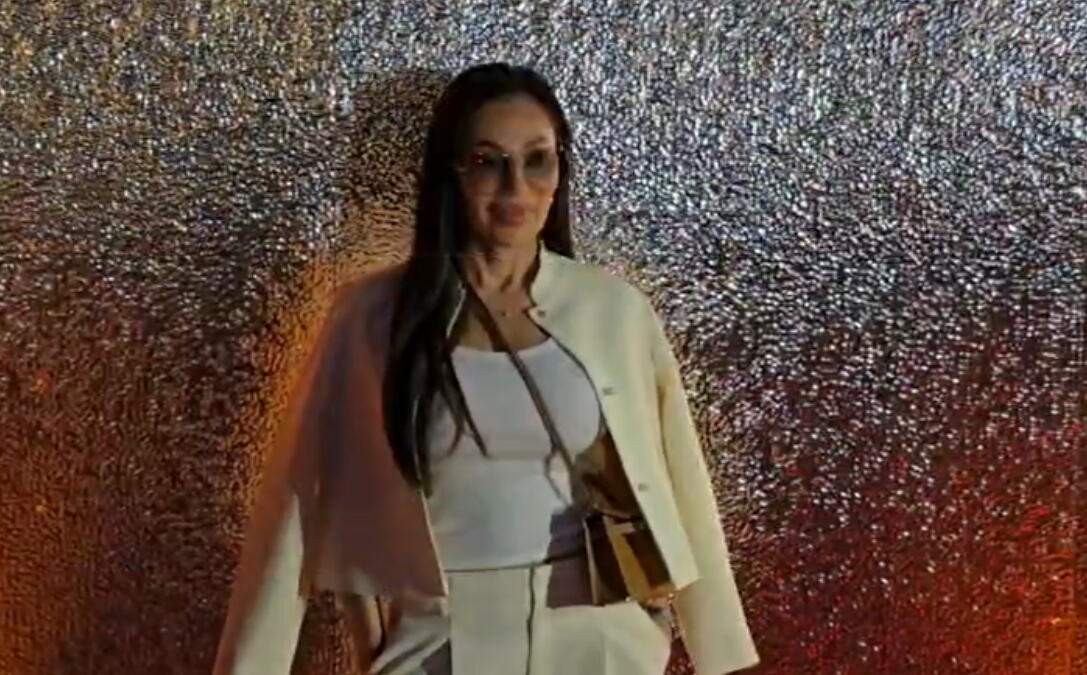 CECA DOŠLA NA KONCERT RIKIJA MARTINA U PATIKAMA! Svi gledali u njen stajling, jedan detalj zapao svima za oko (FOTO/VIDEO)