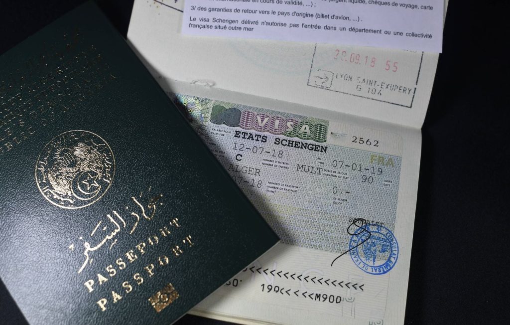 Visas pour la France : vers une bouffée d’oxygène pour les demandeurs algériens cet été ?