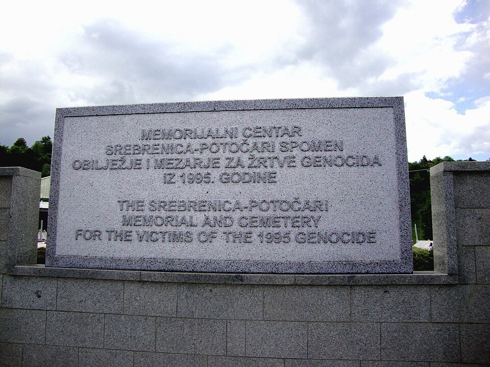 Genocidot vo Srebrenica ne e „navoden“ nitu e „prikazna što ja forsira Diviot Zapad“