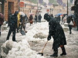 PAKLENE VRUĆINE U GRČKOJ Asfalt gori na 60, krovovi na 75 stepeni