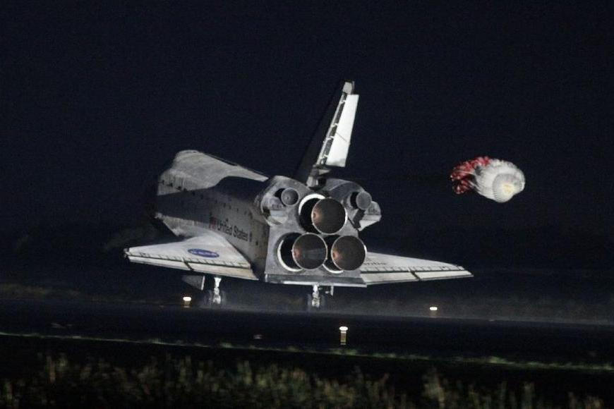 Chtěli vesmírný taxík, dostali drahý kompromis. Před 15 lety skončila éra raketoplánů