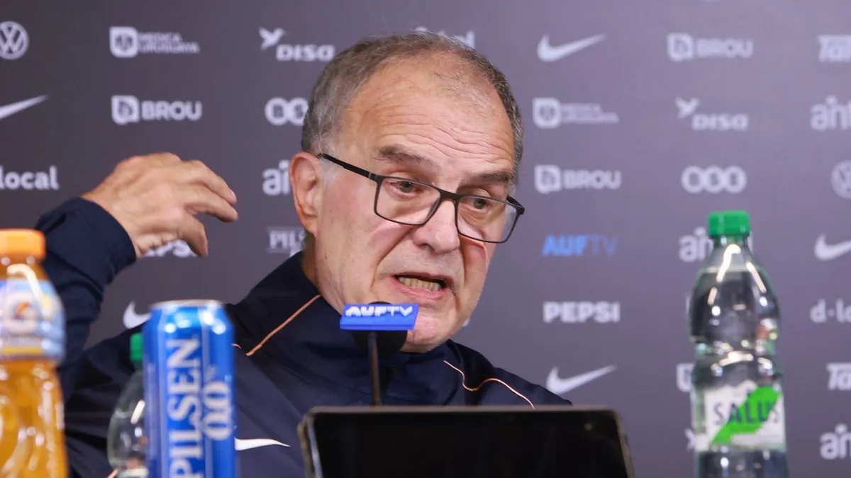 "Cuando la palabra sustituye al juego": una mirada crítica argentina a la despedida de Marcelo Bielsa de la selección uruguaya tras la eliminación del Mundial 2026
