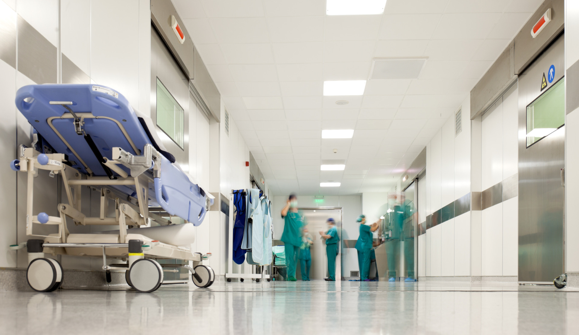 Pontaj electronic pentru toți angajații din spitalele publice / Un proiect de lege se referă la cazurile în care medicii de ”la stat” lucrează de fapt ”la privat” / ”Aceste practici generează consecințe negative semnificative”
