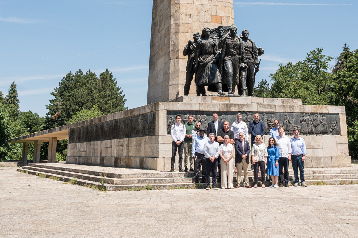 Diplomacy & Commerce National Park Fruška Gora Tour: Tragovima istorije, manastira i vrhunskih vina