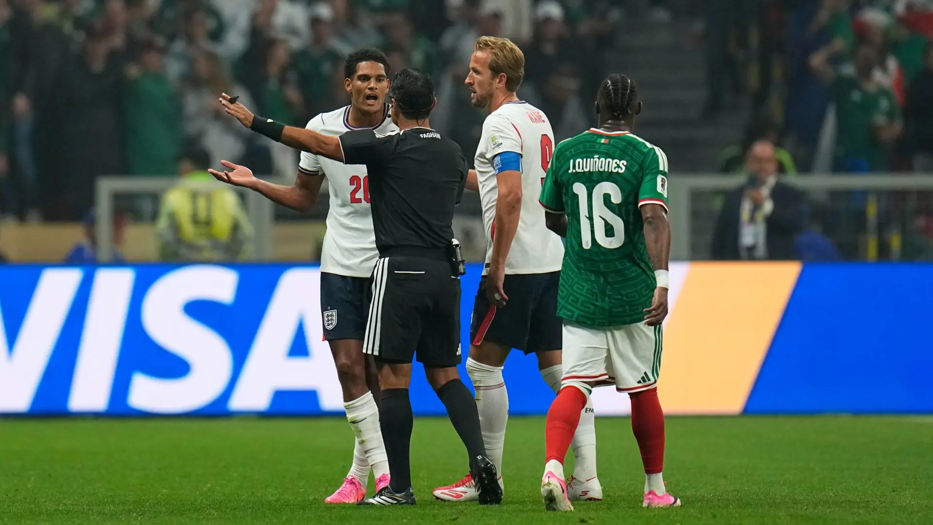  Otra decisión sorprendente de la FIFA: Jarell Quansah es sancionado con dos partidos y se perdería unas hipotéticas semifinales 