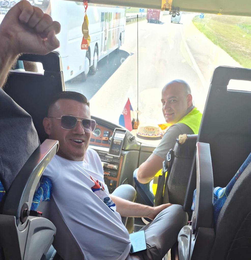 VELIČANSTVEN PRIZOR: PALANAČKI NAPREDNJACI NA ČELU SA NIKOLOM VUČENOM KRENULI NA SKUP U BEOGRAD