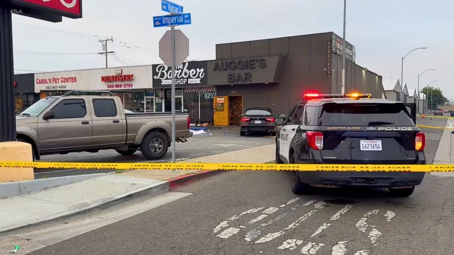 Overnight shooting leaves man dead outside Los Angeles County bar