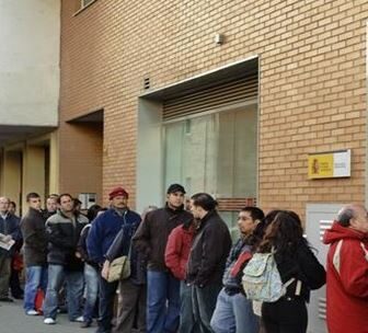 Peste 1.000 de români își pierd locul de muncă, în fiecare lună