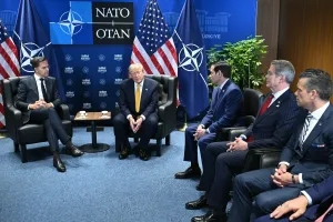 Trump volta a pedir fim do comércio com a Espanha, que chama de “parceira terrível”