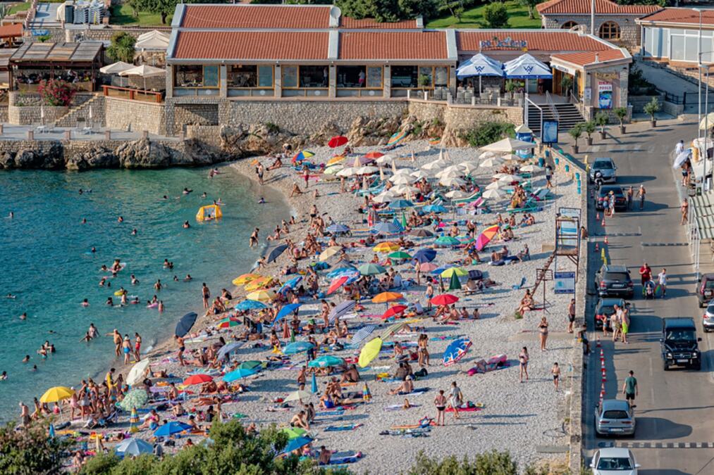 Jeziva zamka na plažama u Crnoj Gori: Turisti prave ove dve greške! Sekund nepažnje i ostaju bez svega, evo o čemu se pravo radi
