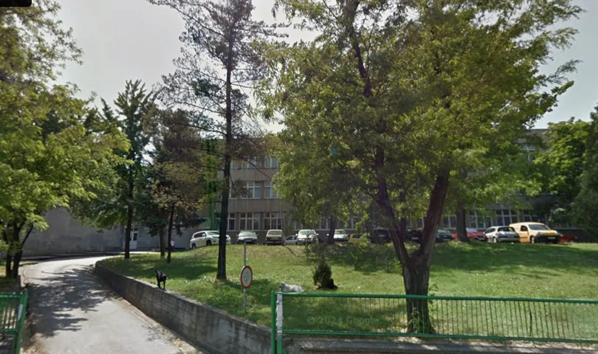 Roditelji traže hitnu sanaciju krova OŠ Veselin Masleša: Časovi skraćeni, deo škole zatvoren