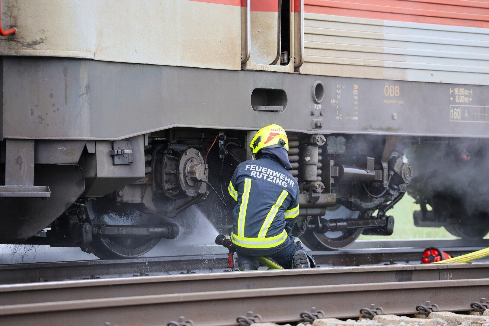 Plötzlich Brand in einem Zug: 150 Fahrgäste betroffen