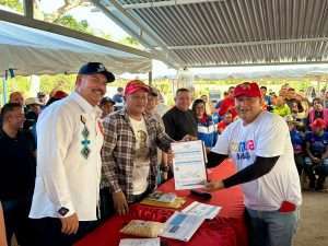 Recursos para 32 proyectos y maquinaria agrícola entregan a comunas del Zulia