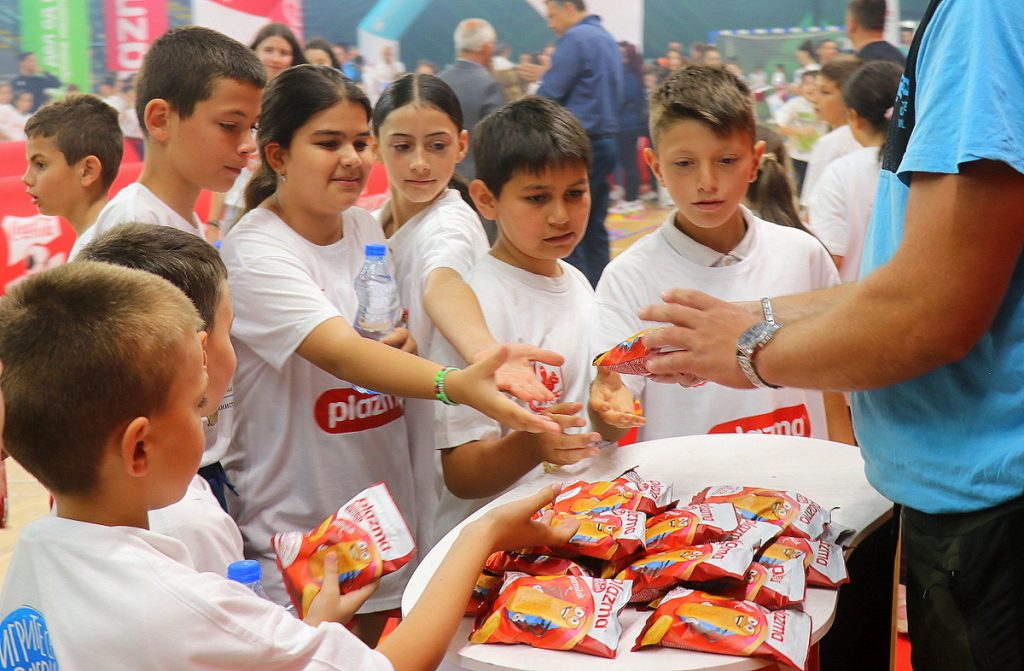 Bitola živee za sportot: Coca Cola Cup gi „ukrade“ vozdiškite