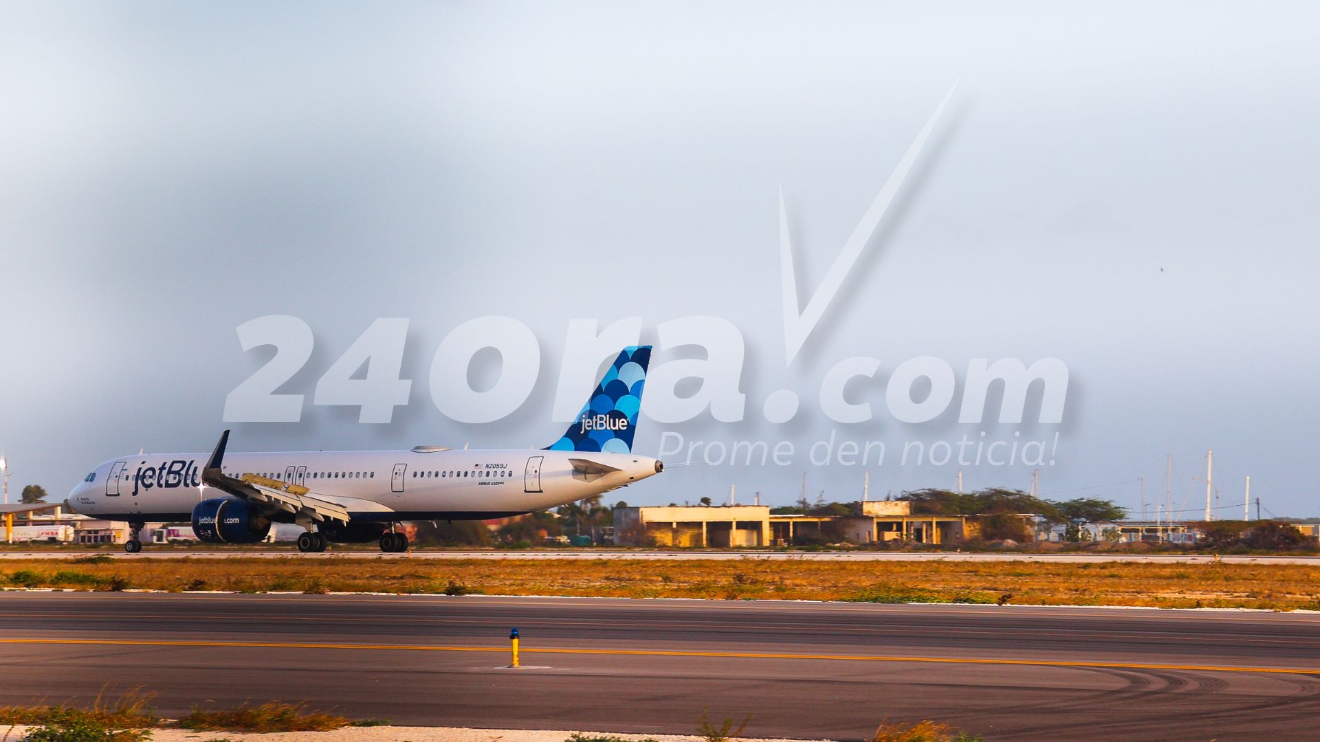 Avion di JetBlue a baha di emergencia debi na “bird strike”