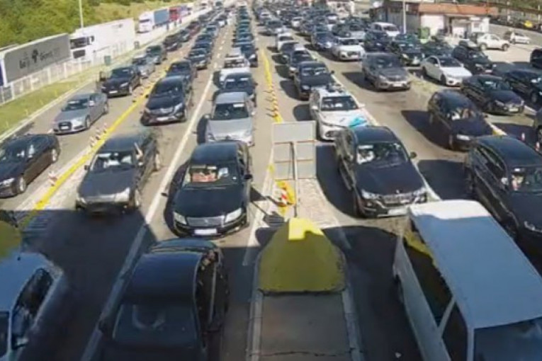 Obustava saobraćaja na E-80: Ogromne gužve ka Gradini, blokiran tunel Pržojna padina