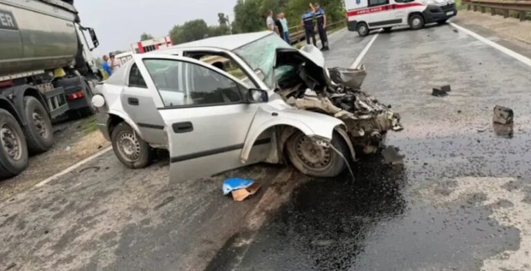 Teška nesreća, saobraćaj potpuno obustavljen: Jedna osoba povrijeđena