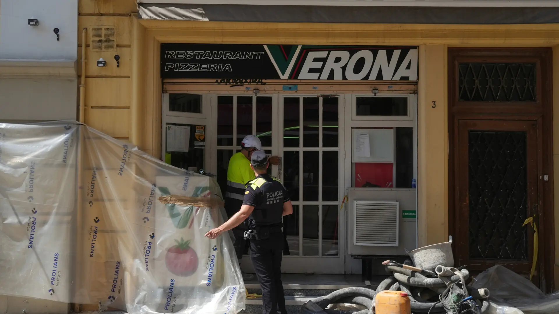  Los técnicos no detectan "ninguna afectación" en las primeras inspecciones de los edificios afectados por el socavón de la L9 