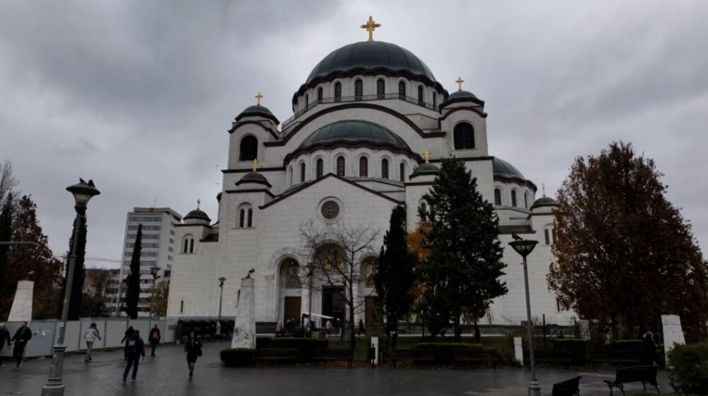 POZNATO ZBOG ČEGA SU SE VERNICI POSVAĐALI ISPRED HRAMA SVETOG SAVE: Ovo su detalji sukoba