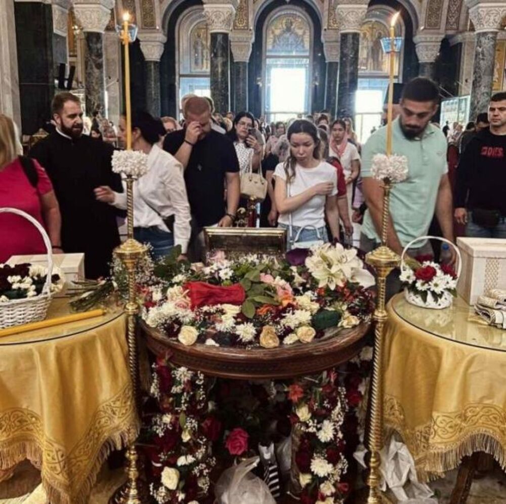 MONAH PRIŠAO DETETU U KOLICIMA I REKAO JEDNU REČENICU: Majku je ovo slomilo, sve se desilo u Hramu Svetog Save