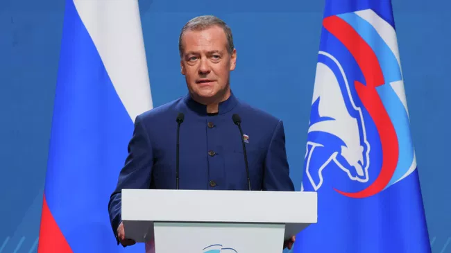 Медведев отреагировал на "угрозы" Каллас и Драпатого