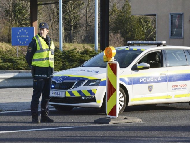 Velika potraga u Sloveniji, opljačkan kombi pun gotovine, policija helikopterom traži lopove
