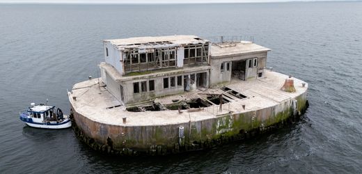 Insel Ostervilm: So lief die Versteigerung der ehemaligen DDR-Militärstation vor Rügen