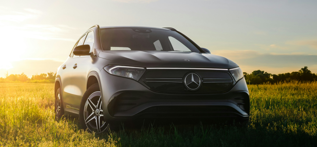 FOTO | O mașină electrică Mercedes-Benz de 178.000 de dolari a luat foc din senin într-o parcare