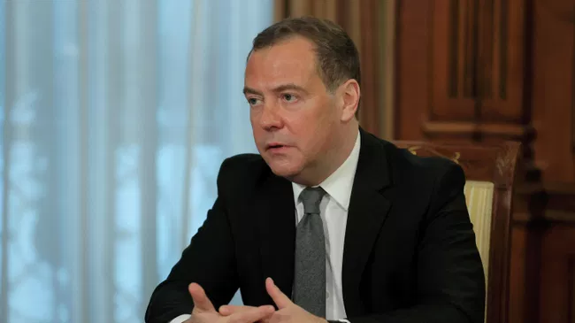Медведев назвал Бернема "премьером мелкобритании"