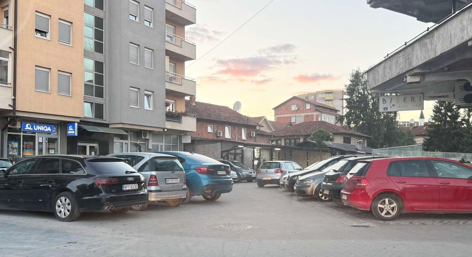 ČETIRI PARKING KAZNE POSTALE DUG OD 1.000 EURA! Samohrana majka troje djece iz Novog Pazara svesna je da i ona napravila jednu grešku, ali mnogo toga nije bilo do nje