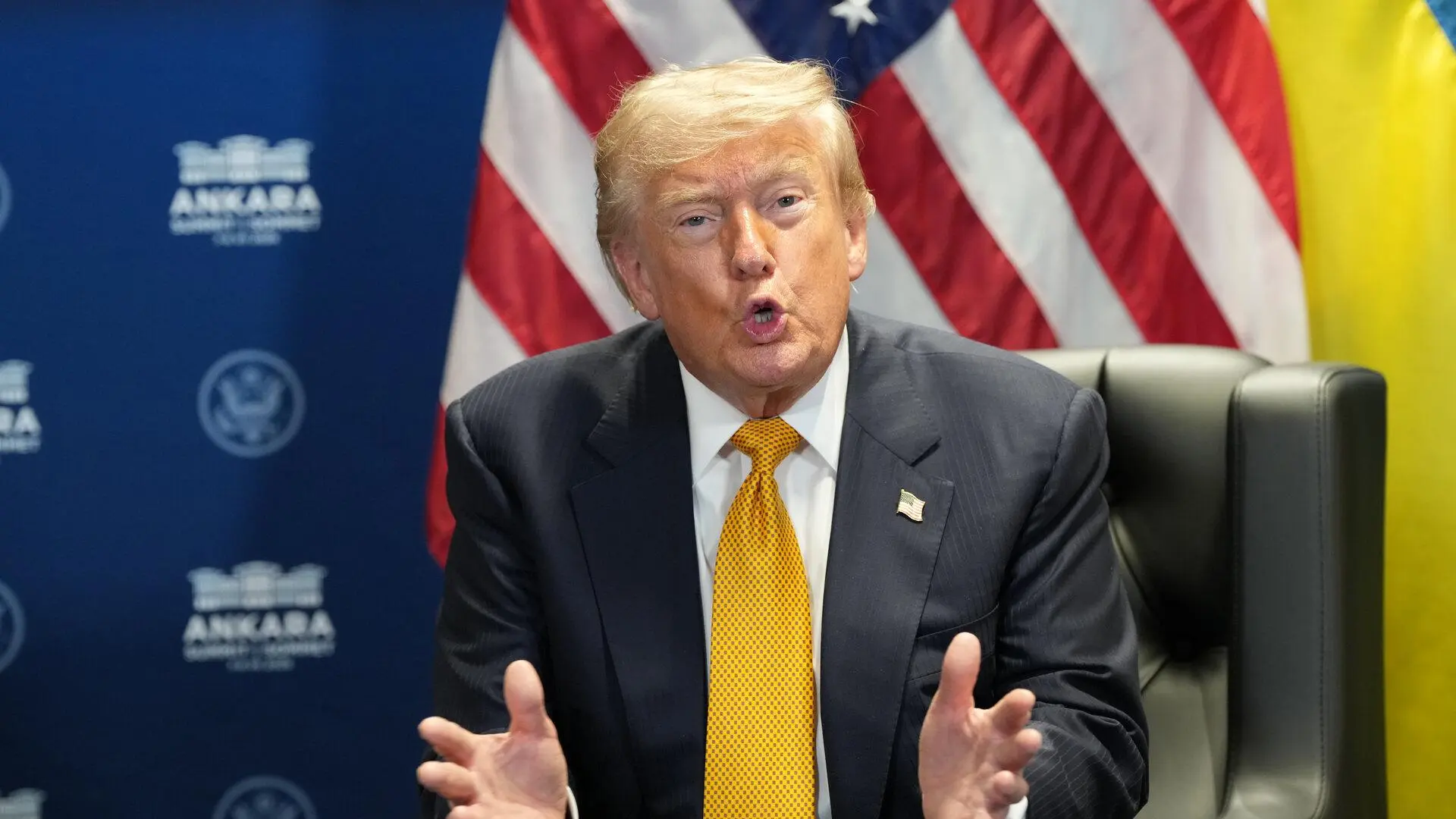  Trump bromea sobre la posible amenaza de Irán contra su avión: "Soy el número uno en su lista" 