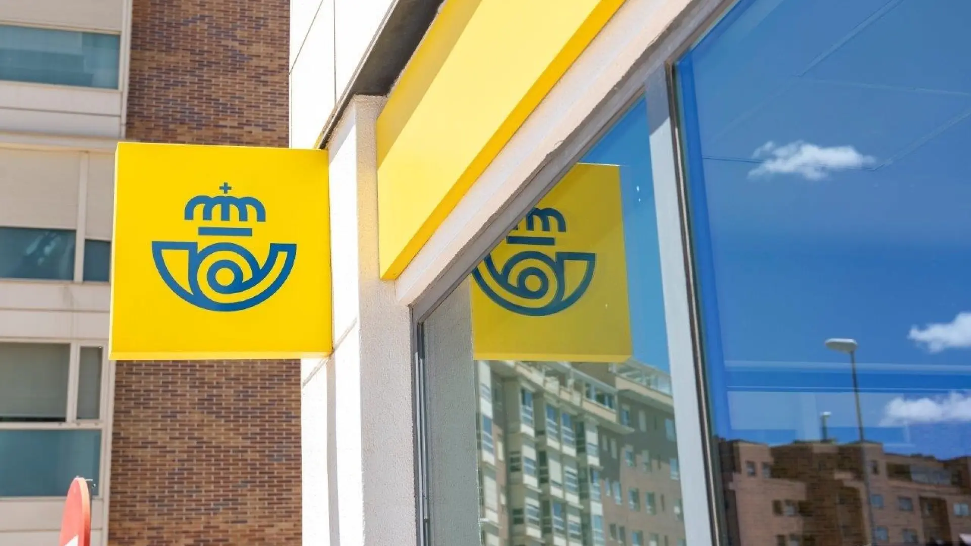 Condenan a Correos por despido improcedente de una empleada que encadenó 177 contratos temporales 