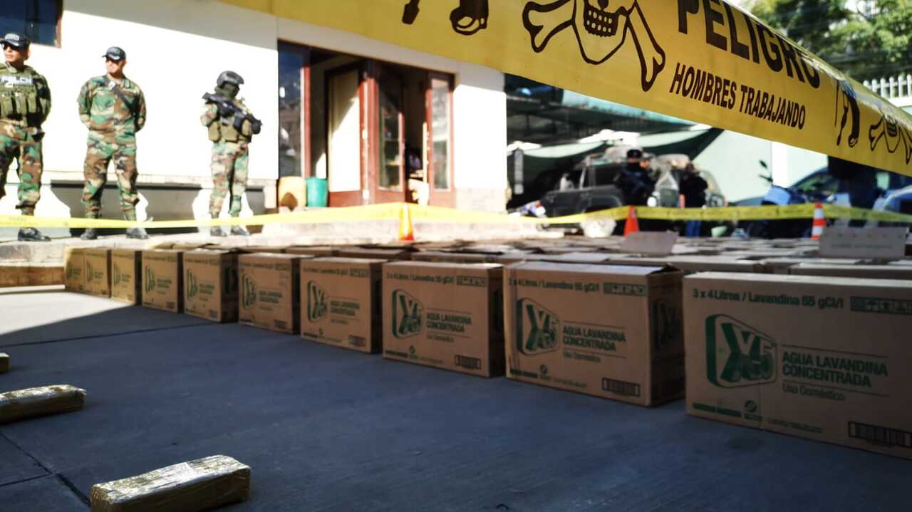 Cinco operativos en Cochabamba dejan 4 aprehendidos y secuestran droga y un camión con hipoclorito de sodio