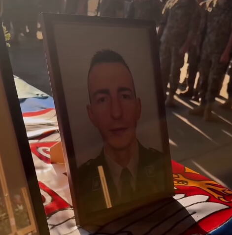Svečani ispraćaj Milovana Jovanovića u Bejrutu: Poginuo dva dana pred rođendan, odata počast srpskom heroju - kovčeg prekriven zastavom Srbije (VIDEO)