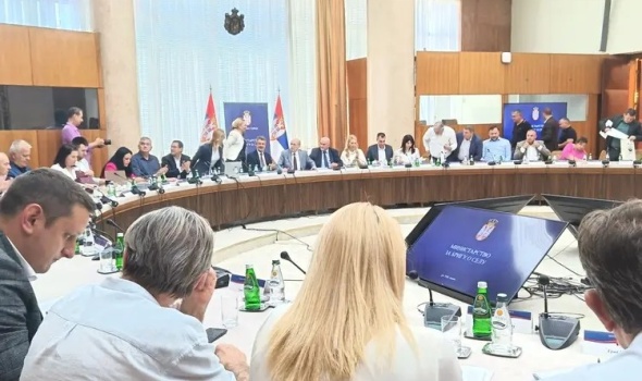 Kragujevac dobio POLA MILIONA za organizaciju "Miholjskih susreta sela": Evo gde će biti održani