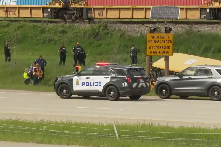 4 students taken to hospital after school bus crashes into ditch in Edmonton