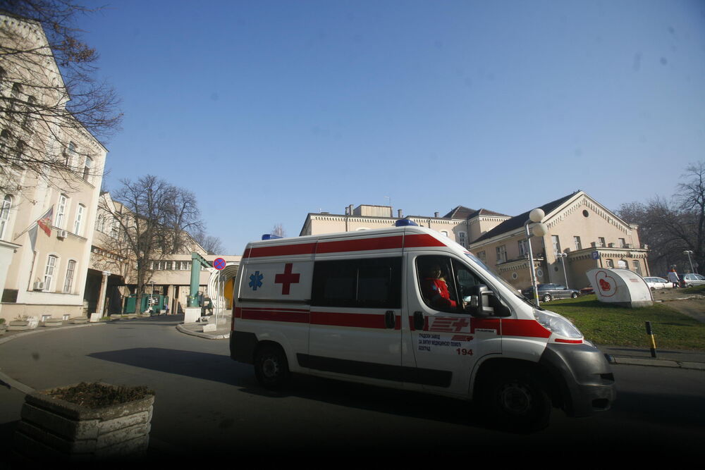 Nova nesreća u Srbiji! Radnik u ovom mestu pao sa krova crkva, sa teškim povredama prevezen u Urgentni centar