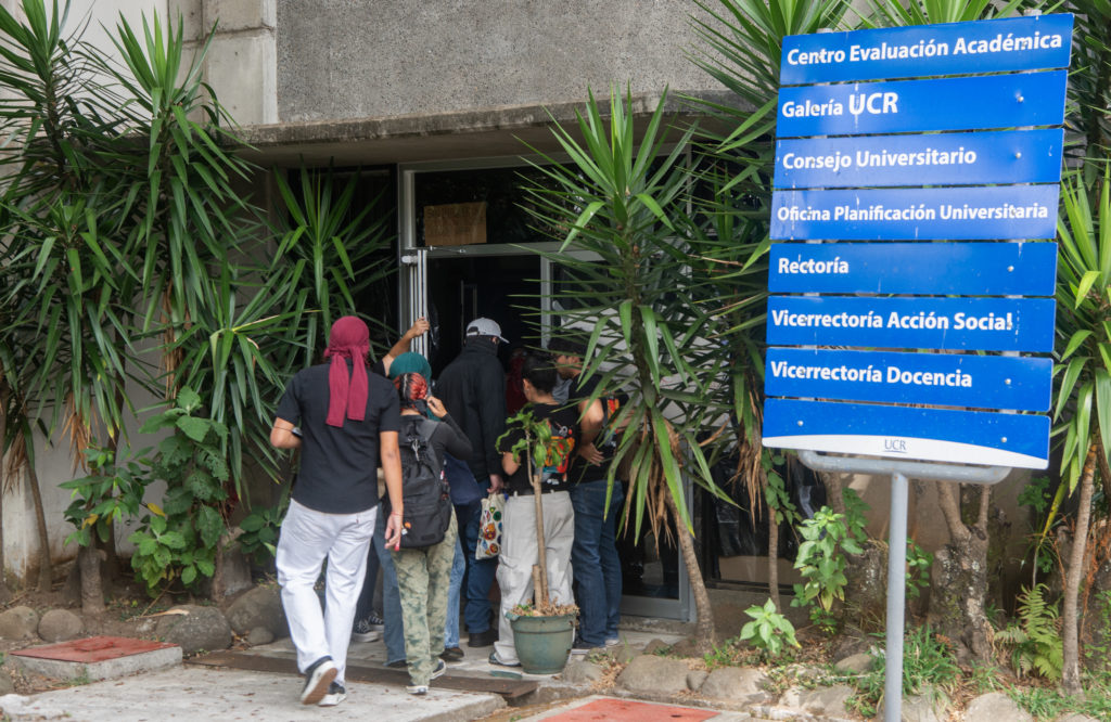 Movimiento estudiantil acusa a Rectoría de difundir una versión distinta a la revisada antes de la entrega del edificio y de falta de comunicación