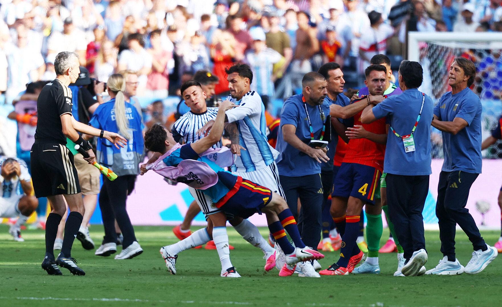 Eklat nach WM-Finale: FIFA leitet Verfahren gegen Argentinien ein