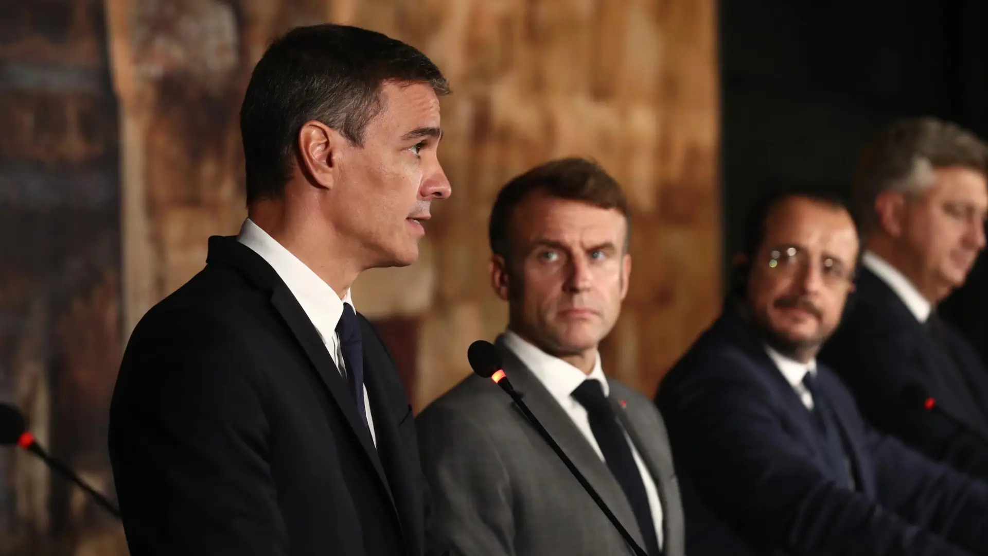  El PP paraliza en el Senado el tratado de amistad entre España y Francia al llevarlo al Constitucional 