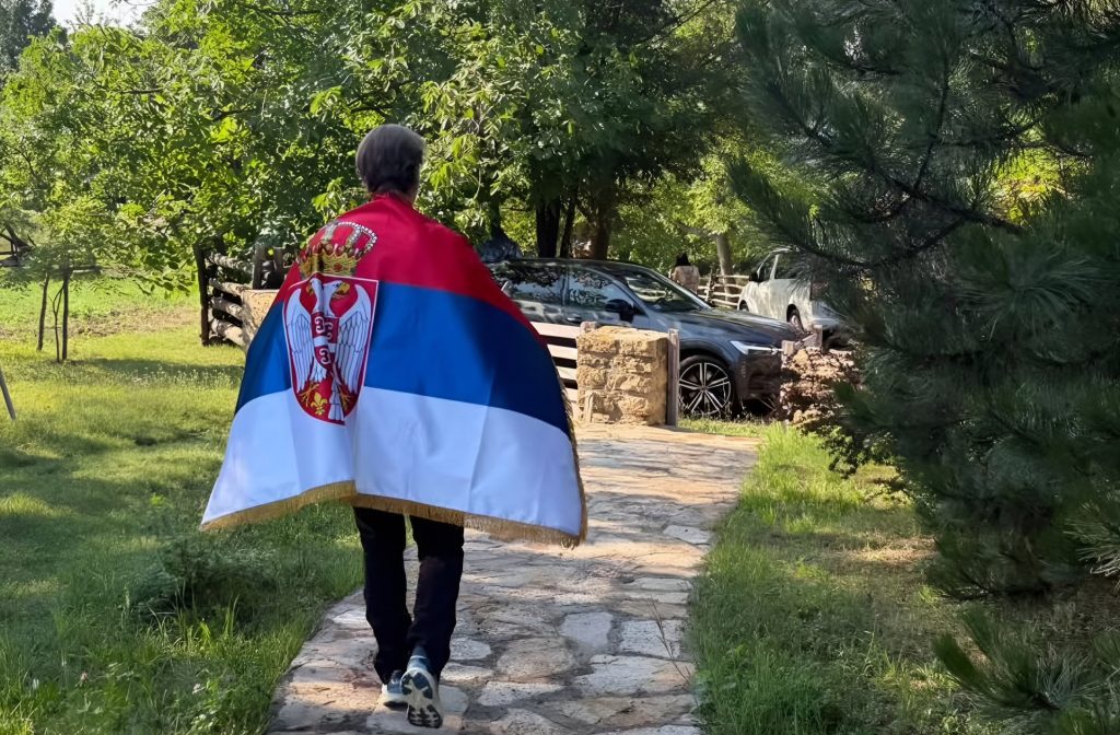Gradonačelnik Kragujevca krenuo peške za Beograd: Nikola Dašić prelazi 110 kilometara