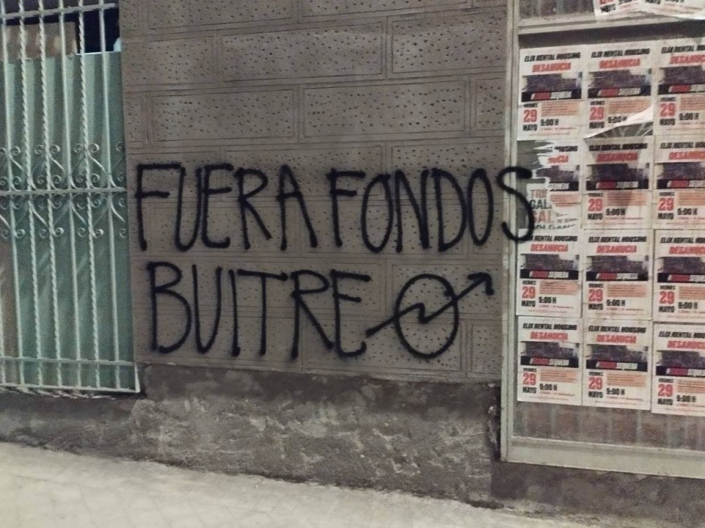 Una acción anónima sabotea 153 pisos turísticos en barrios asfixiados por la gentrificación en Madrid