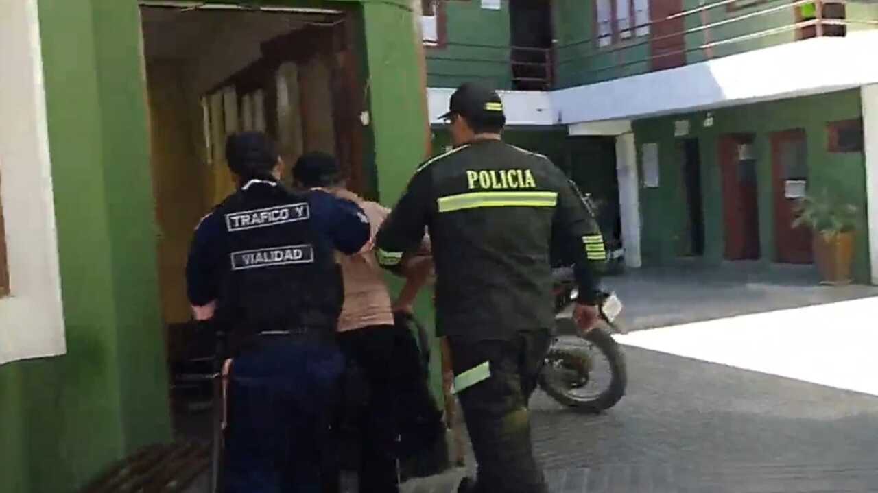 Hombre que ofrecía cargos en Sacaba es aprehendido; la Alcaldía se constituye en denunciante