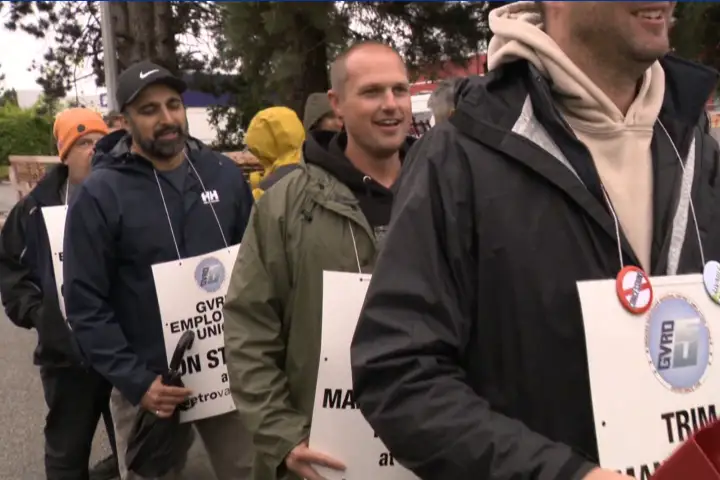 Metro Vancouver’s outside workers to start full-scale strike Monday